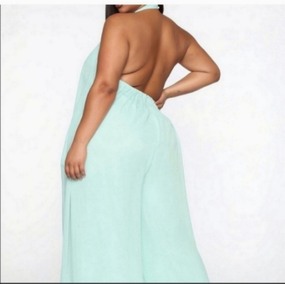 Nwot Fashion nova wide leg halter jumpsuit 2x - Picture 2 of 7